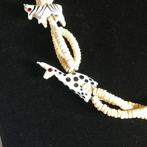 Handcrafted wooden necklace - Picture 5 of 6